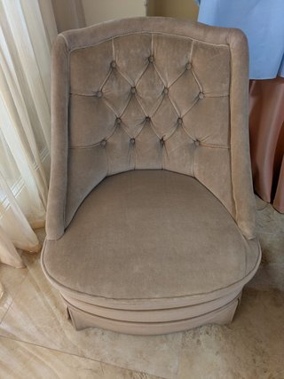 Butaca descalzadora terciopelo beige