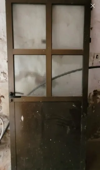 Puerta de patio sin marco