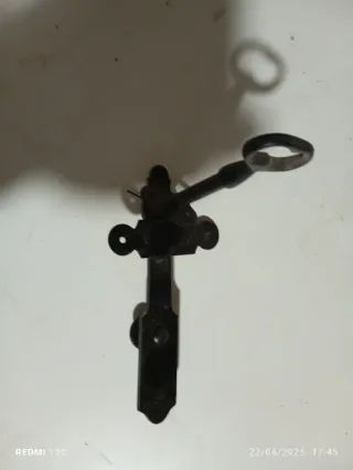 Cierre antiguo negro