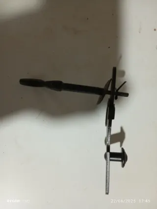 Cierre antiguo negro