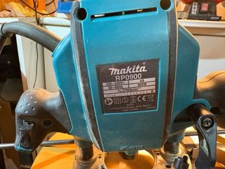 Fresadora Makita y soporte