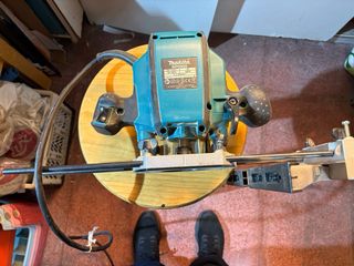 Fresadora Makita y soporte