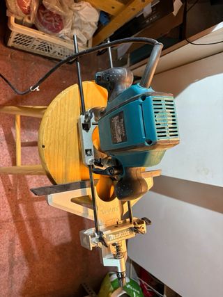 Fresadora Makita y soporte