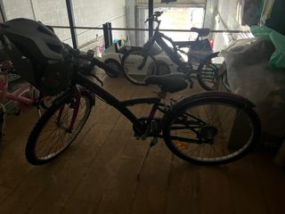 Bicicleta de montaña negra