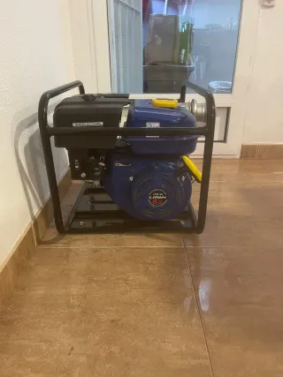 Bomba de agua Lifan con conexiones