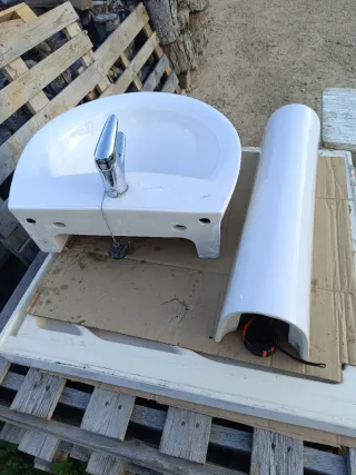 Lavabo de baño con pedestal