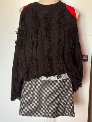 Jersey Negro Hombros Descubiertos y flecos Butterf