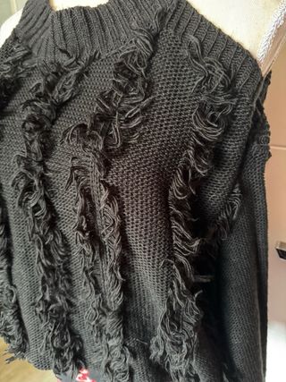 Jersey Negro Hombros Descubiertos y flecos Butterf