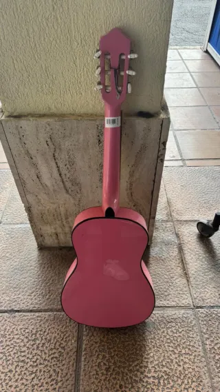 Guitarra infantil rosa