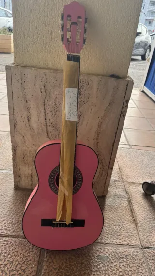 Guitarra infantil rosa