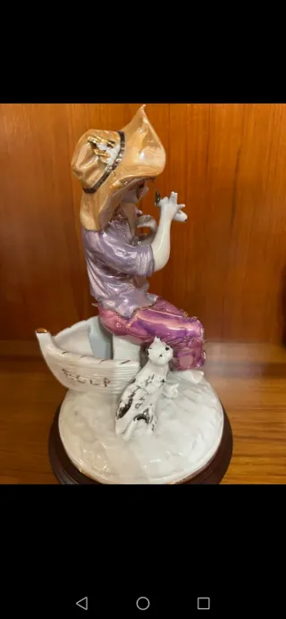 Figura de porcelana esmaltada