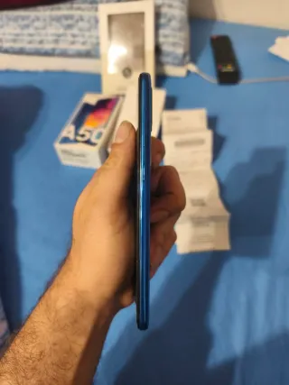 Samsung A50 con cover in pelle