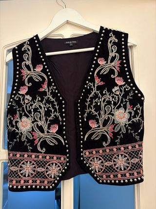 Chaleco negro bordado S