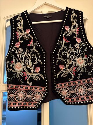 Chaleco negro bordado S