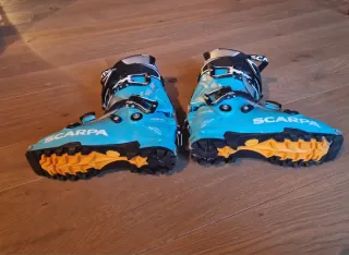 Scarponi sci alpinismo donna Scarpa