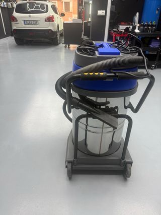 Aspiradora Profesional para Suelo y Vehículos