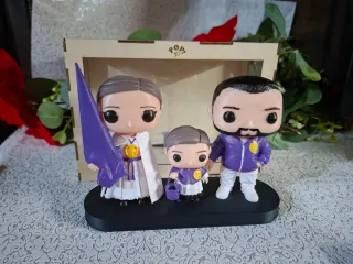 Figuras funko pop y realistas.