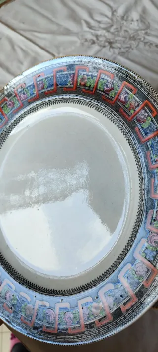 2 piatti/sottopiatti decorati 1890