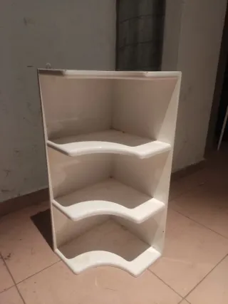 Estantería de esquina blanca