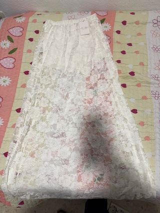 Falda larga blanca de encaje