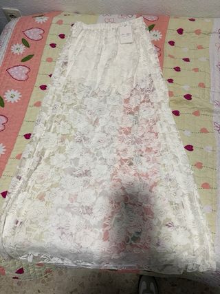 Falda larga blanca de encaje