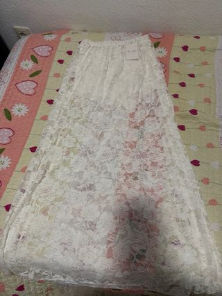 Falda larga blanca de encaje