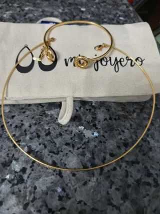 Gargantilla y pulsera Swarovski dorada