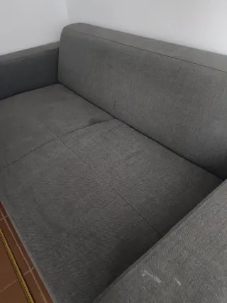 Sofá gris de tela
