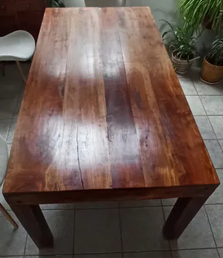 Mesa de comedor de madera maciza