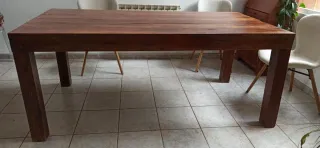 Mesa de comedor de madera maciza