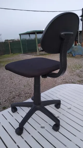 Sedia da scrivania girevole nera