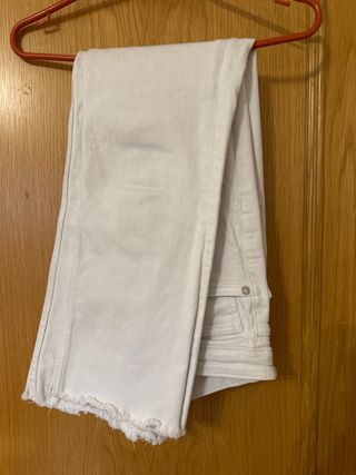 Pantalón vaquero blanco Zara Talla 36