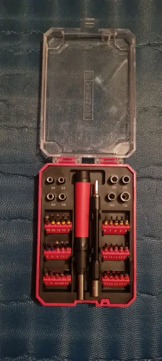 Crimpadora Parkside y destornillador con puntas