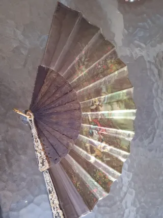 Lotto di 2 ventagli antichi decorati