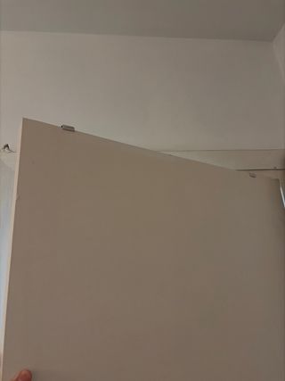 Perchero de puerta plateado y blanco