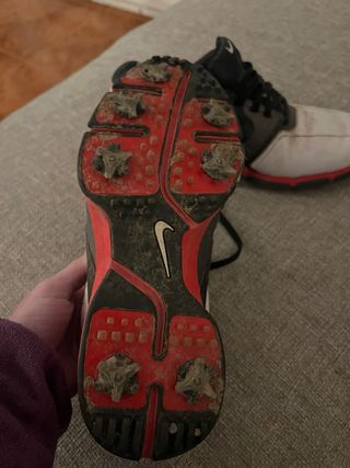 Zapatos de golf Nike blancos y rojos