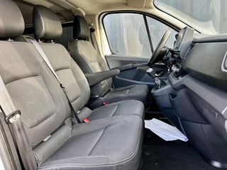 Nissan NV300 2021 Combi9 150cv