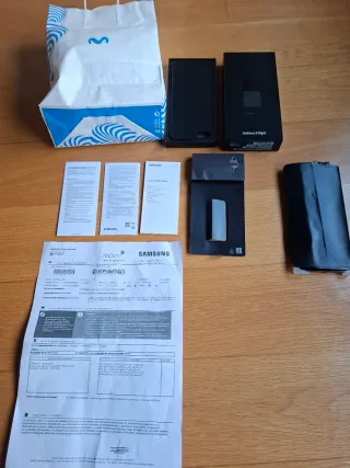 Samsung Galaxy Z Flip 5 - Como Nuevo