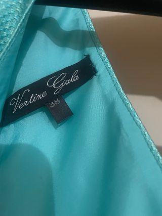 Vestido de fiesta verde azulado y blanco