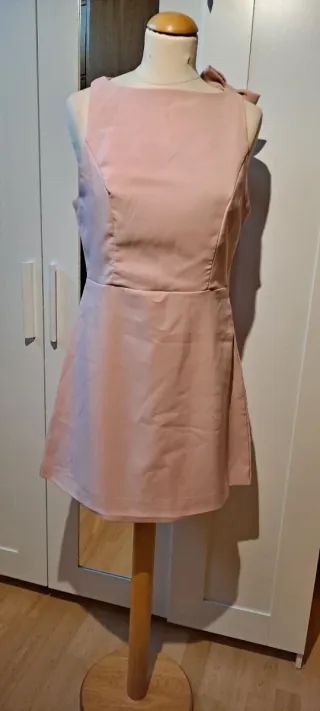 Vestido rosa con lazos