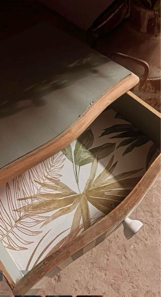 Tavolo da notte o tavolino antico restaurato