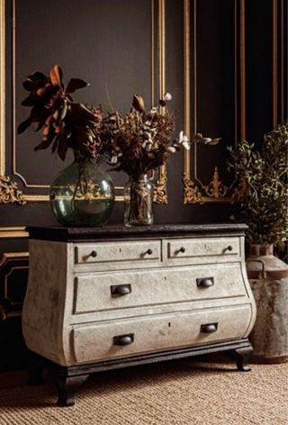 Comodino vintage restaurato Gustavi Ana