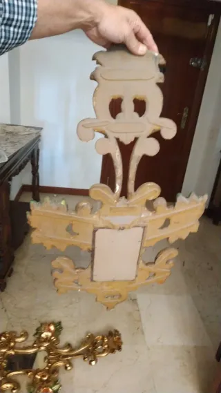 Conjunto espejos dorados salón con más de 50 años