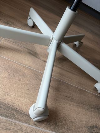 Sillón de trabajo beige sintético. Giratorio.