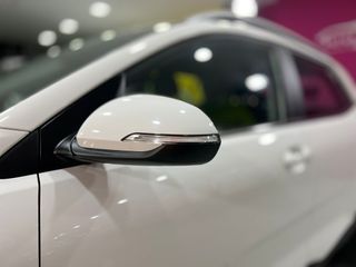 KIA STONIC, COMO NUEVO. ETIQUETA ECO