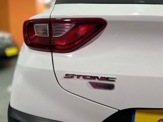 KIA STONIC, COMO NUEVO. ETIQUETA ECO