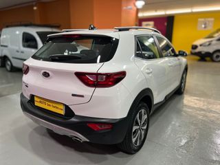 KIA STONIC, COMO NUEVO. ETIQUETA ECO