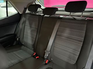 KIA STONIC, COMO NUEVO. ETIQUETA ECO