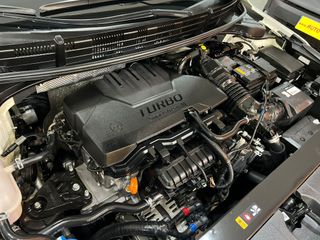 KIA STONIC, COMO NUEVO. ETIQUETA ECO