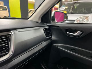 KIA STONIC, COMO NUEVO. ETIQUETA ECO